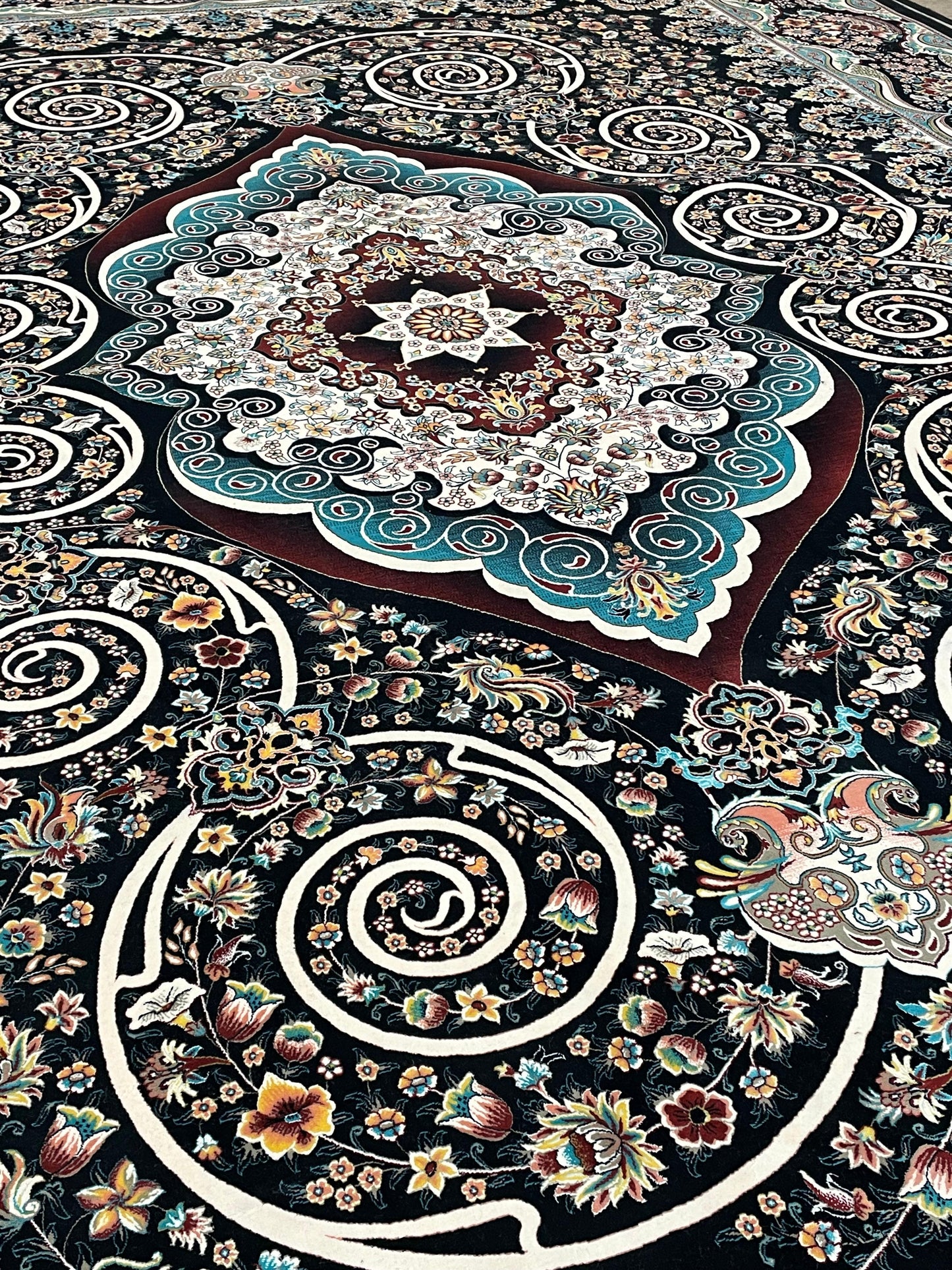 1200 SHANA IRANI RUG (10x13)