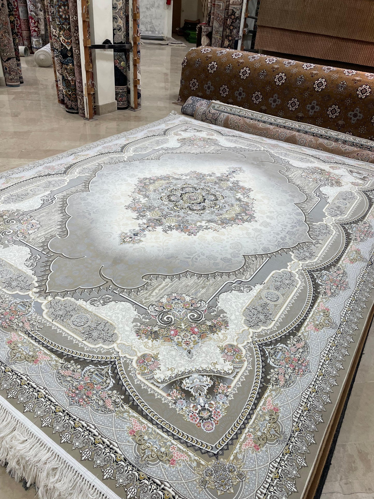1200 SHANA IRANI RUG (10x13)