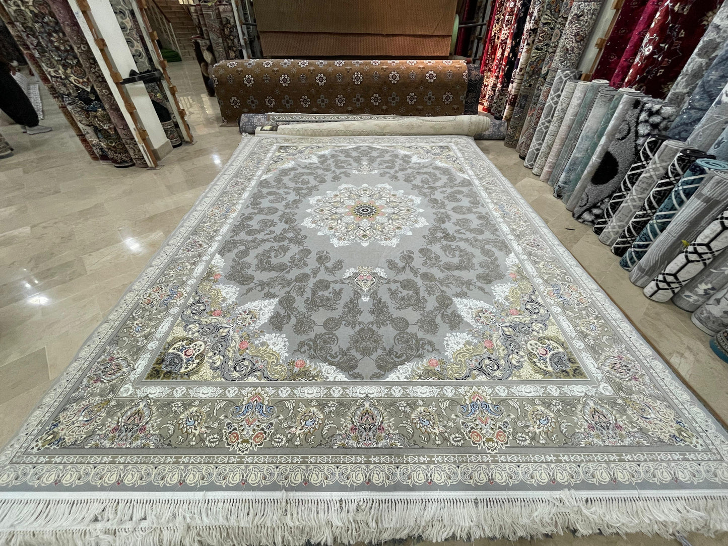 1200 SHANA IRANI RUG (10x13)