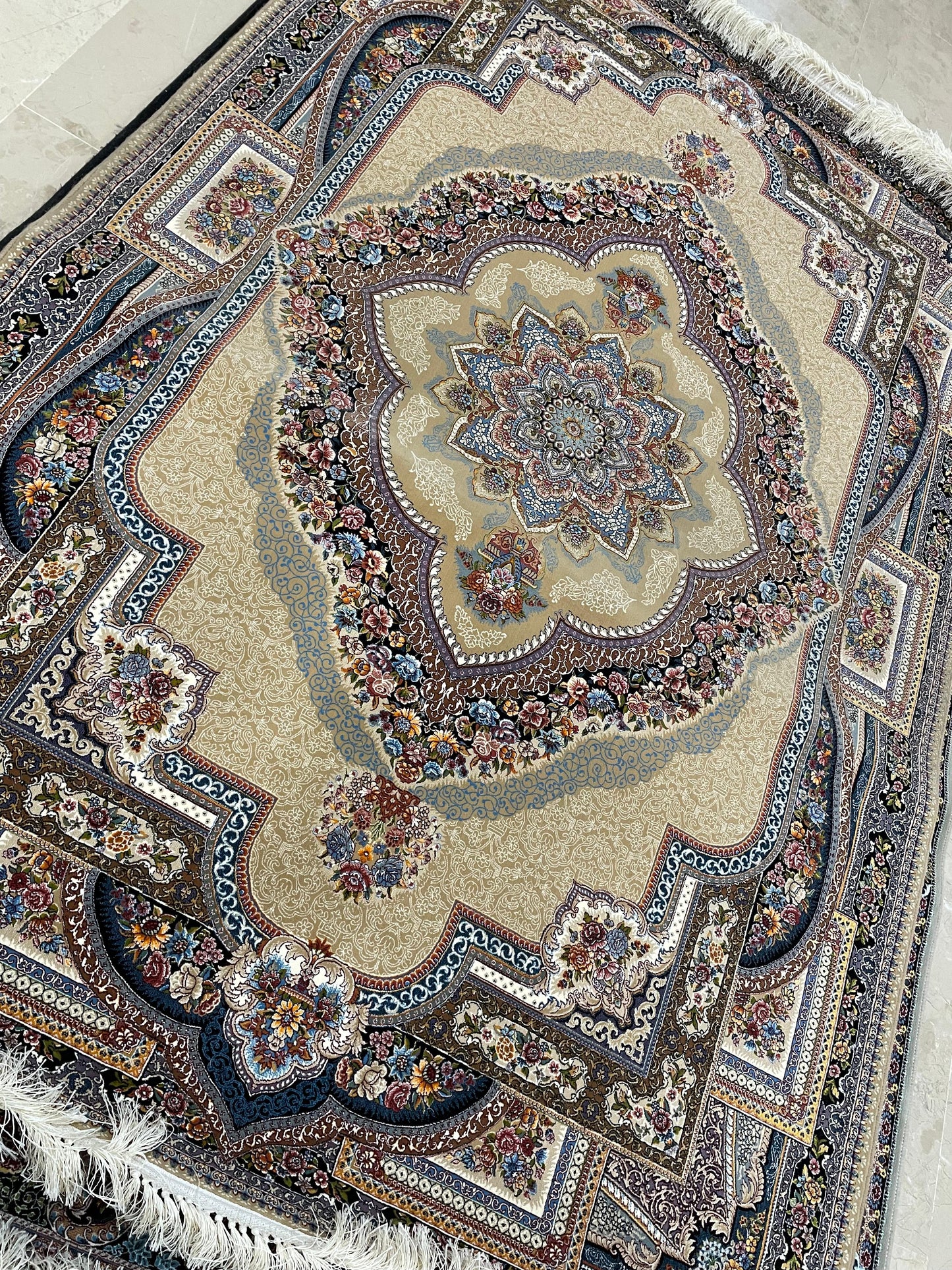 1200 SHANA IRANI RUG (5x8)