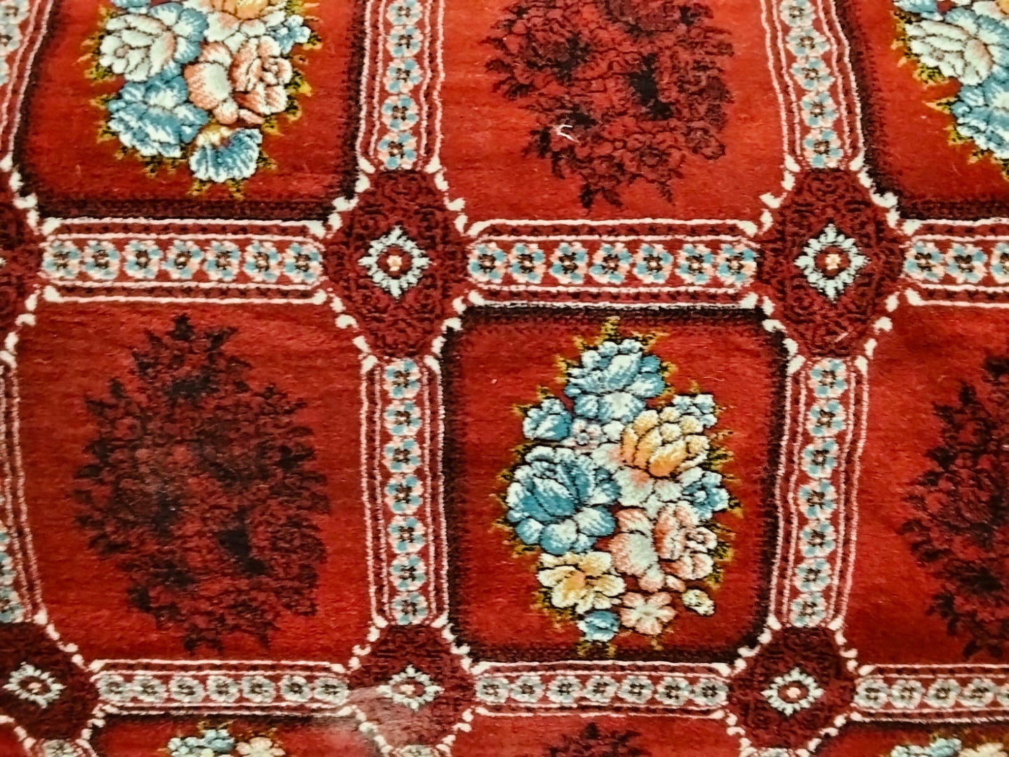 700 SHANA BOX RED