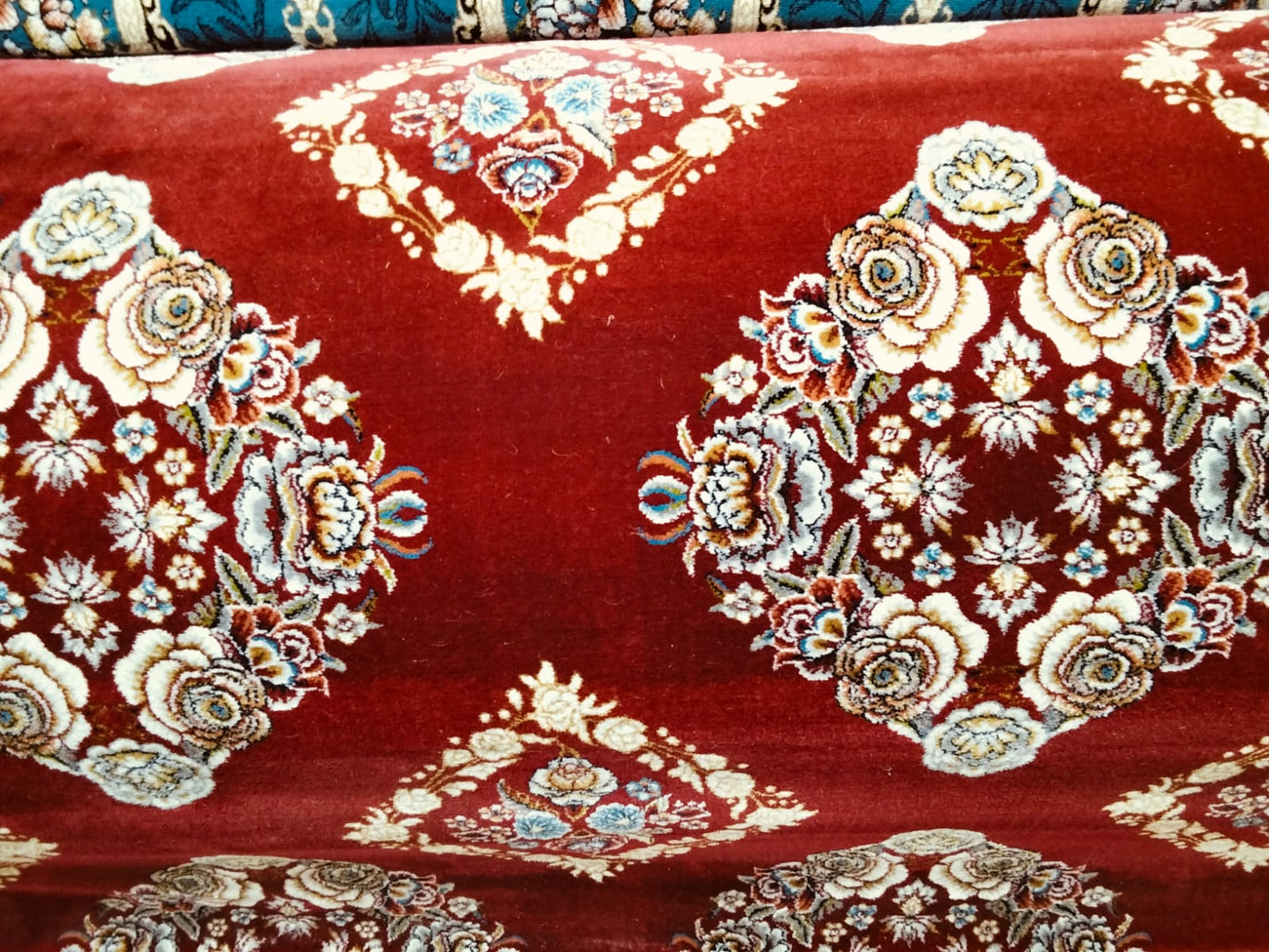 700 SHANA DIAMOND RED