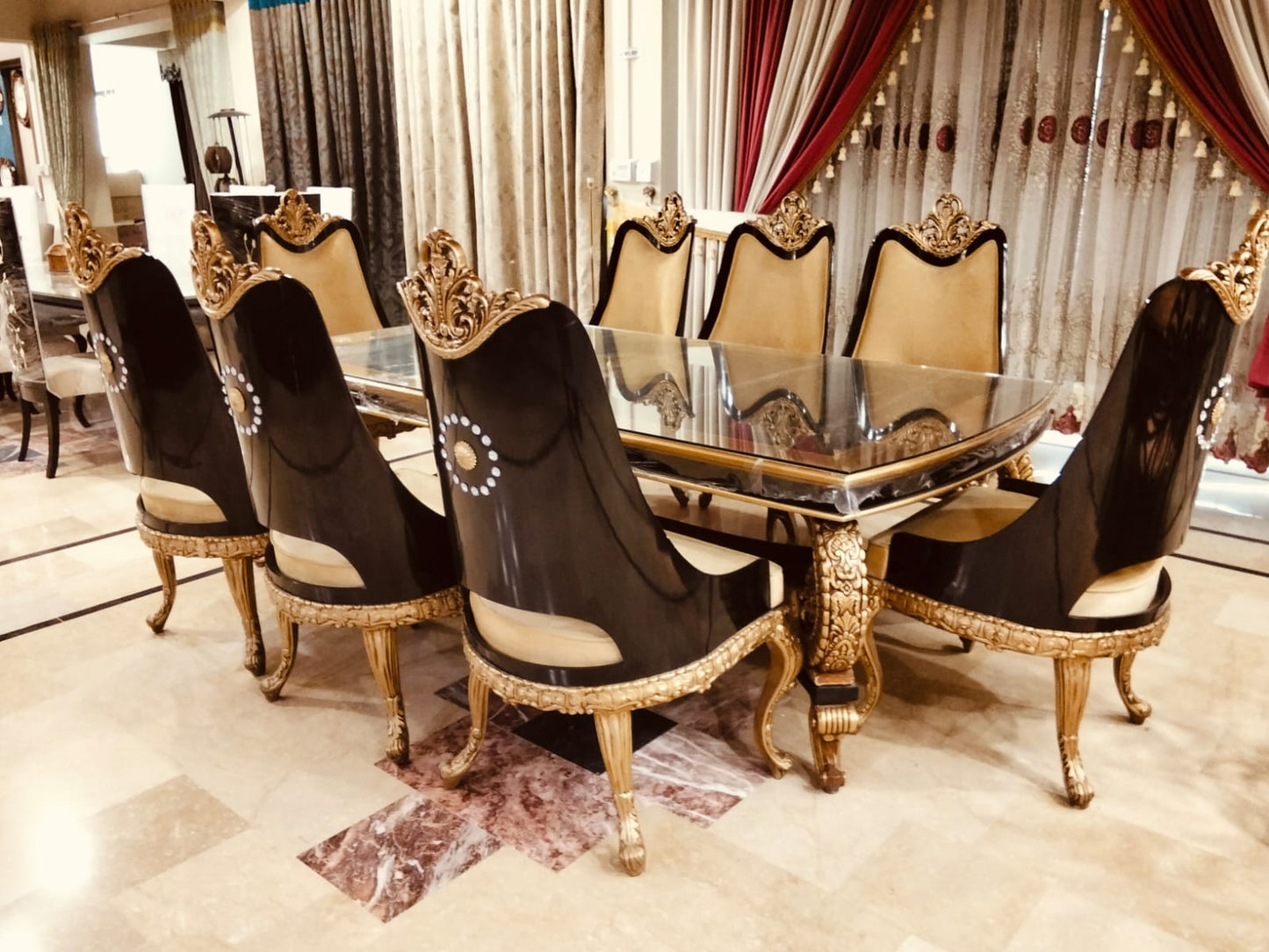 8 SEATER ROYAL DINING