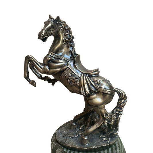 HORSE STATUE M