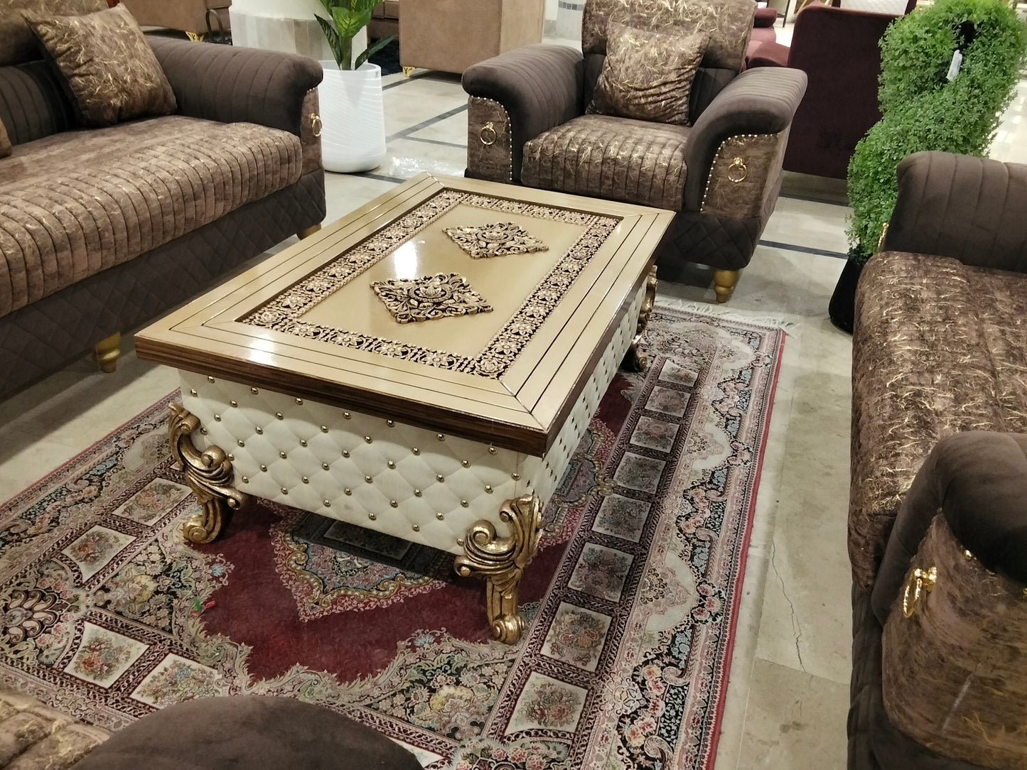 ELEGANT TABLE C-92