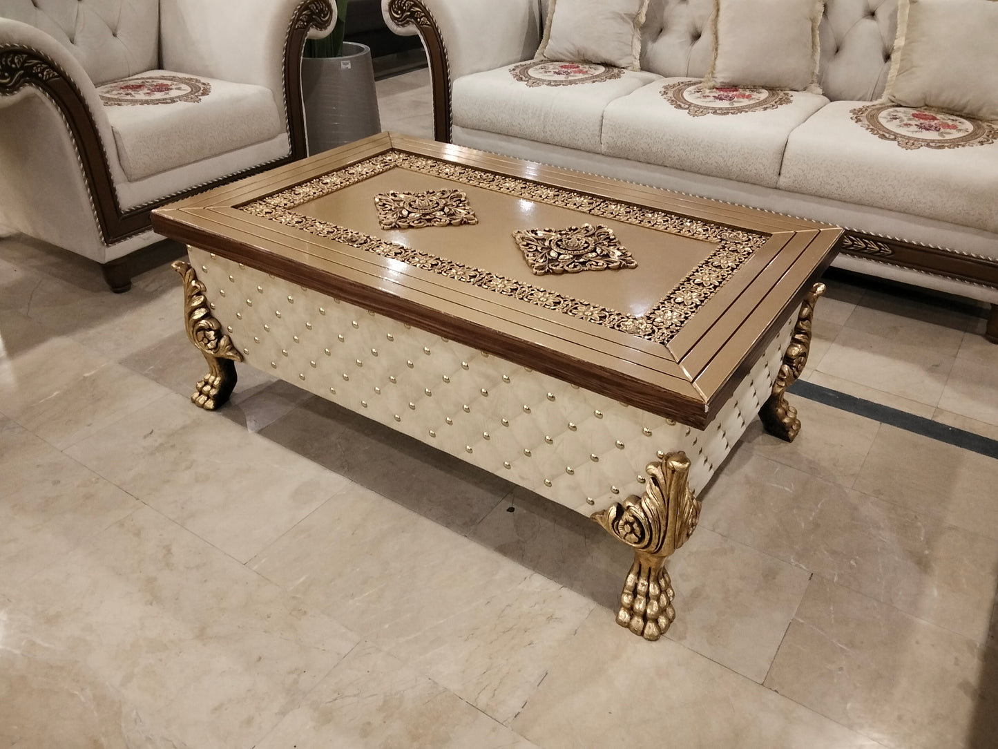 ELEGANT TABLE C-91